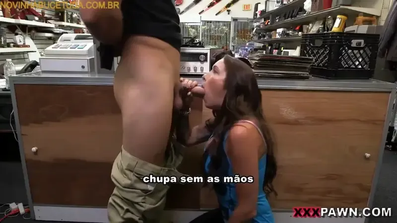 Mulher Deu a Boceta Para Conseguir Pagar o Aluguel – XXX PAW