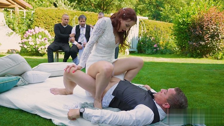 Porno Legendado – Noiva em apuros trepa com estranho pra pagar dívida do casamento