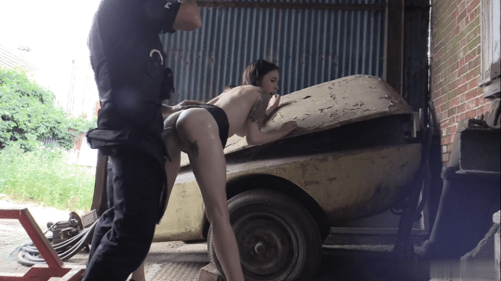 Porno Legendado – Turista vadia topa fazer sexo anal com policial