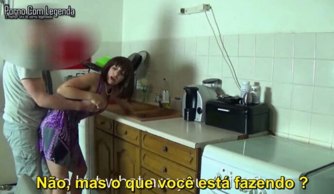 Porno Legendado – encoxou a mãe na pia