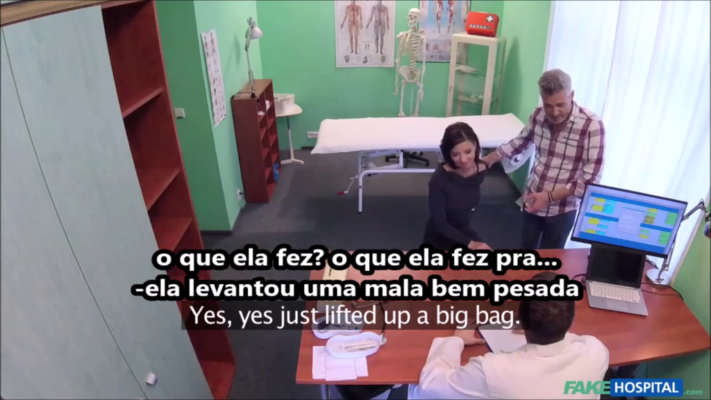 Porno Legendado – mulher vai ao medico com o marido e o trai enquanto ele espera